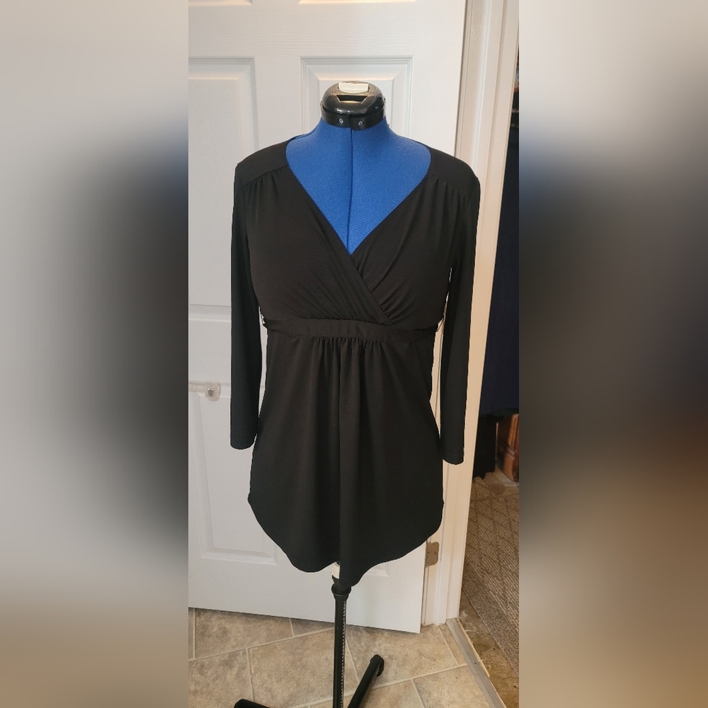 ✨️5 For $20✨️Black maternity top with tie waist